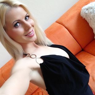 Model - Ms.Lynna pornstar