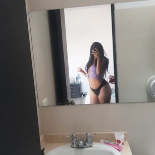 Model - Sinthya_hot natural