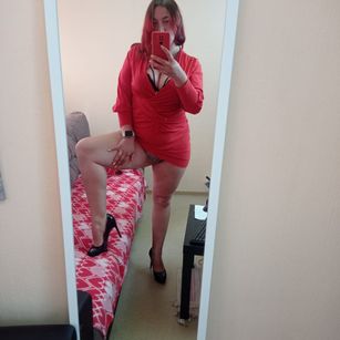 Model - Eva Elfie oilshow