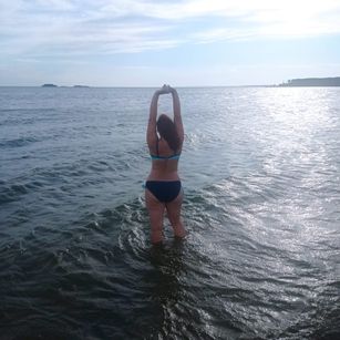 Model - Eva Elfie oil