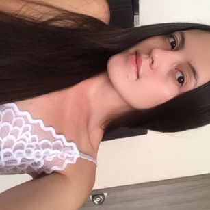 Model - AliceGrey colombian