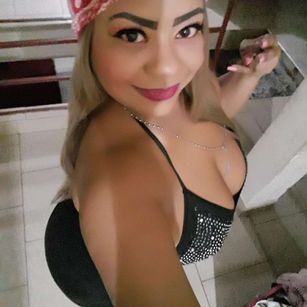 Model - Latinhotsquirtxx brunette