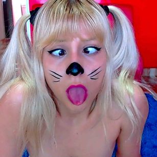 Model - Dasly Sunshine stockings