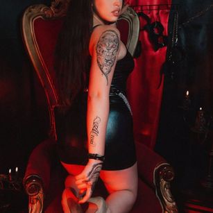 Model - Kim Daniels latex