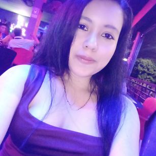 Model - Maylin Charlamos