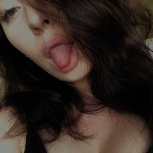 Model - Sarah redlips