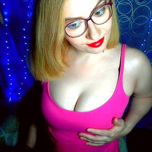 Model - Paulina Sunny dirtytalk