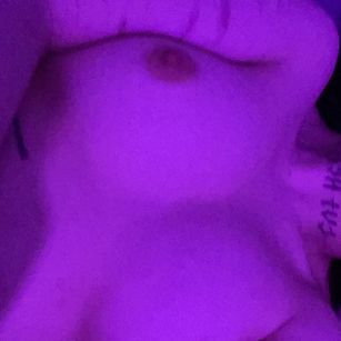 Model - lil_clit feetjob