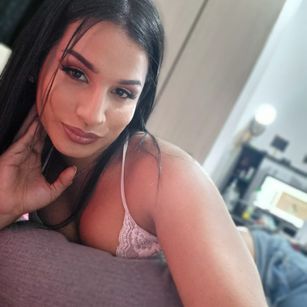 Model - jennyhotts LOVENSE