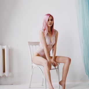 Model - Kate Moon oil