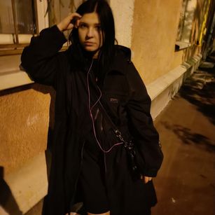 Model - AnnaMax deepthroat