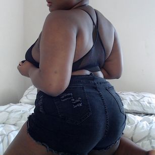 Model - Arielle Rose curvy