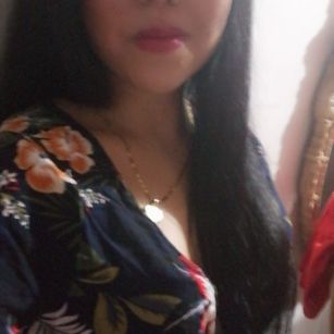 Model - Maylin Charlamos