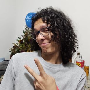 Model - Robert Smith latino