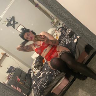 Model - Luna Doom PIERCEDCLIT