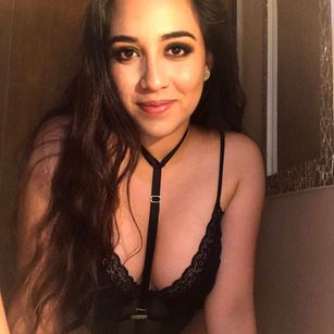 Model - Mia Aura couple