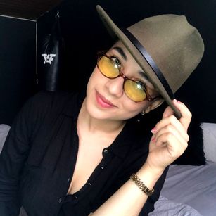 Model - Mia Aura young