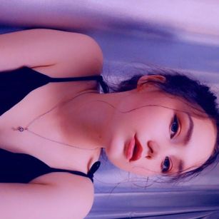 Model - Alessandra_gold Hot