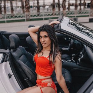 Model - Curly Sue bigboobs