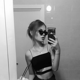 Model - Young Lady cei