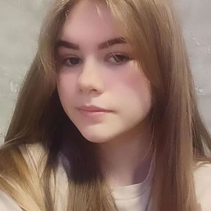 Model - Mila Azul young