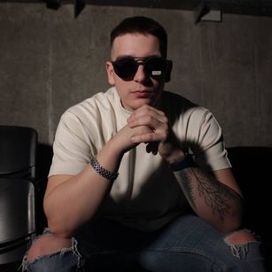 Model - Oliver_Scarface tattoo