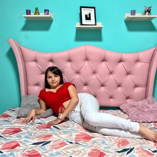 Model - ToryPaige legs