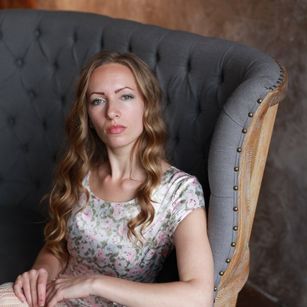 Model - Melody mature