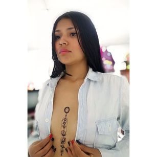 Model - Melanie Rodriguez gargantaprofunda