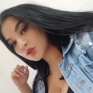 Model - Luna hunt latina