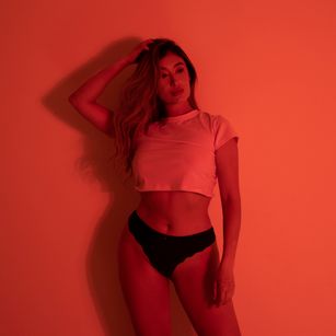 Model - SusieThompson striptease