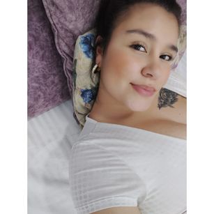 Model - LeahHudson bigtits