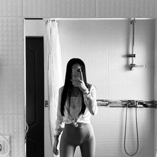 Model - Megan Fox petite