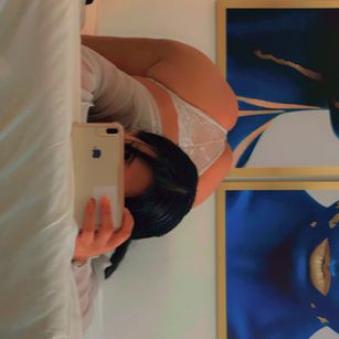 Model - Melanie Rodriguez desnudo