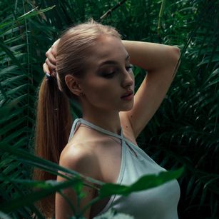 Model - LinaKiss horny