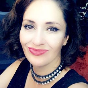 Model - Ariel deepthroat