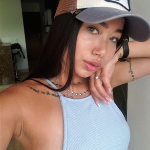 Model - Chlooee__ feet