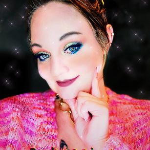 Model - Shannon Smokes smoking