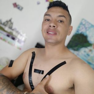 Model - logan culogrande