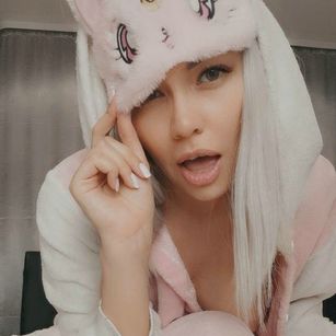 Model - Dakota Blonde