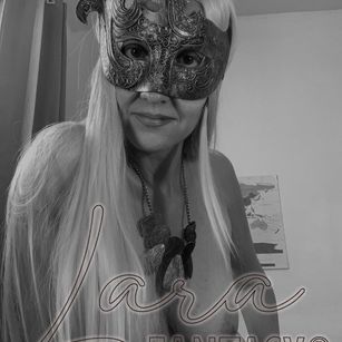 Model - LaraFantasy foot