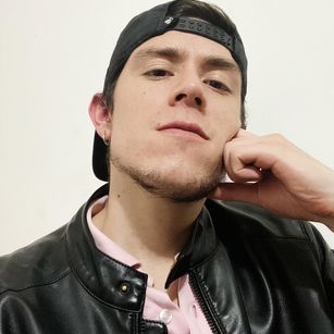 Model - Luca Dick top