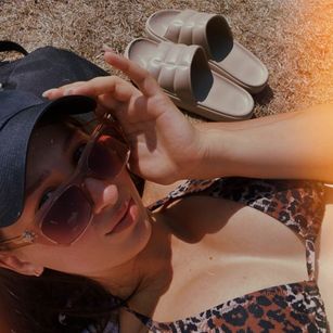 Model - Sweet girl pussy