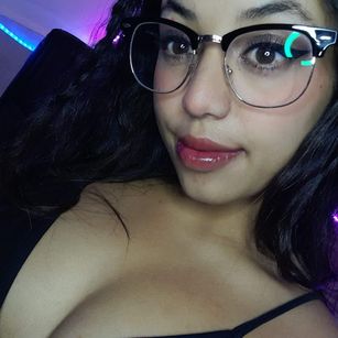 Model - miss_madie99 dildo