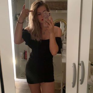 Model - Goddess Blondyy feet