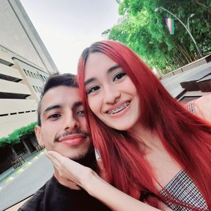 Model - Ares and Afrodita fumar