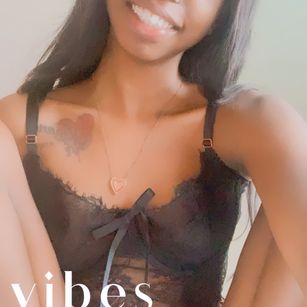 Model - GoddessTrinaa findom