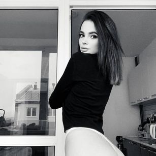 Model - Uliana domination