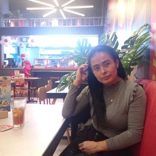 Model - MarryShain charming