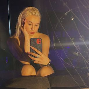 Model - Lika striptease